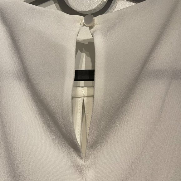 ⭐2 for C$22⭐ Topshop Cold Shoulder Keyhole Blouse, White, Size US 2 - Picture 5 of 7